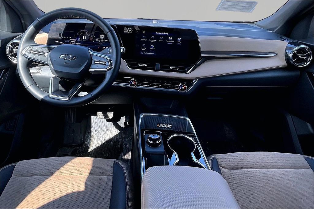 Used 2025 Chevrolet Equinox ACTIV w/ Safety and Technology Package image 8