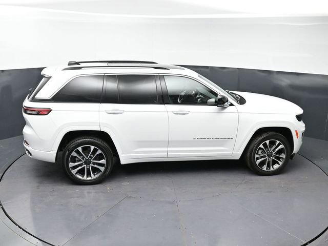 Used 2023 Jeep Grand Cherokee Overland w/ Luxury Tech Group IV AWD/4WD image 39