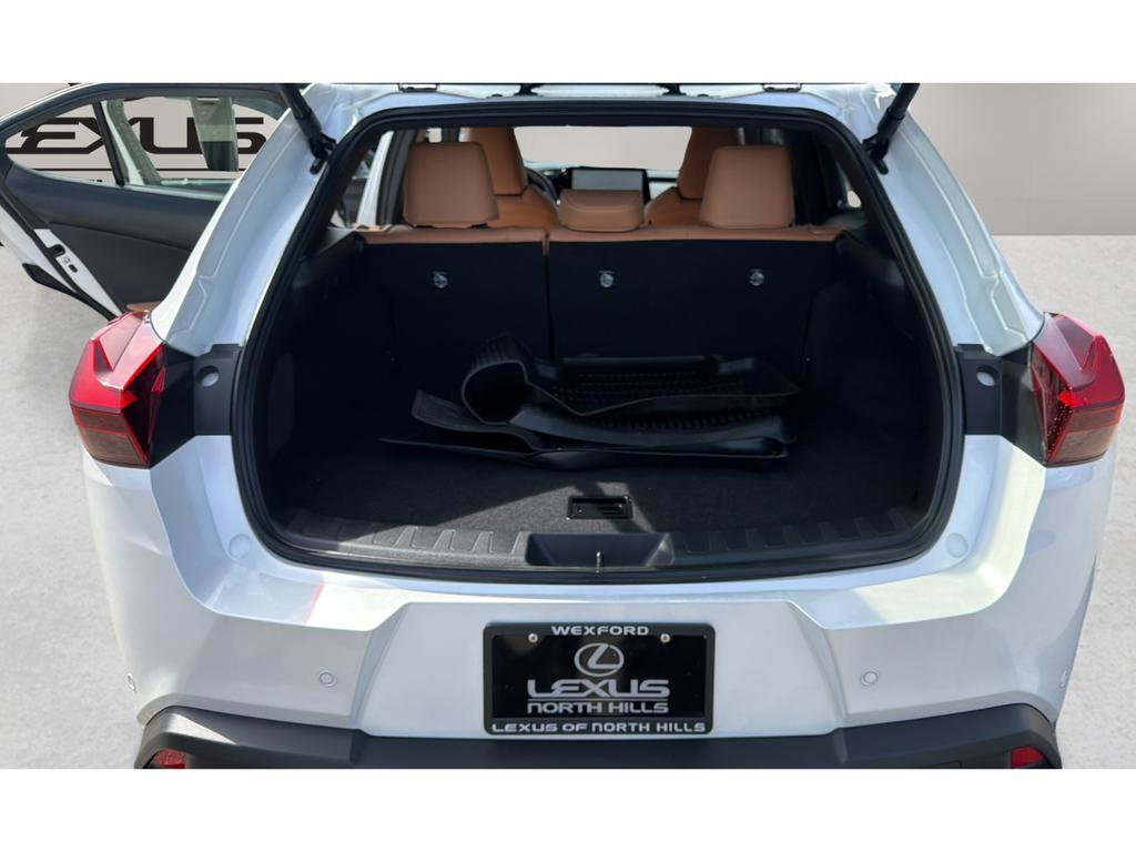 Certified 2025 Lexus UX 300h AWD w/ Accessory Package (Z1) image 18