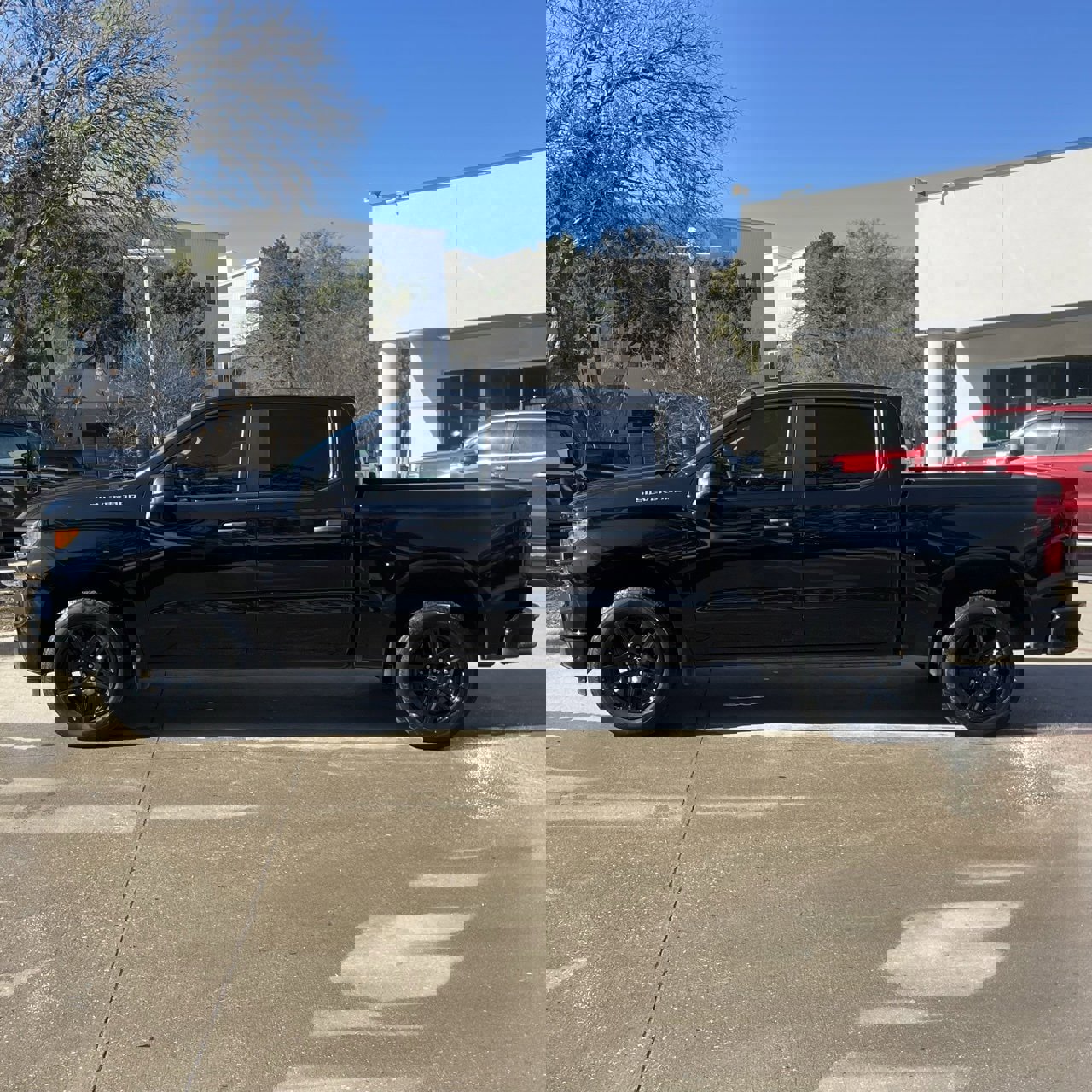 Used 2023 Chevrolet Silverado 1500 Custom image 3