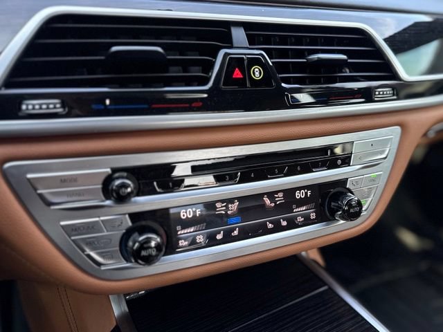 Used 2020 BMW 750i xDrive w/ Executive Package AWD/4WD image 28