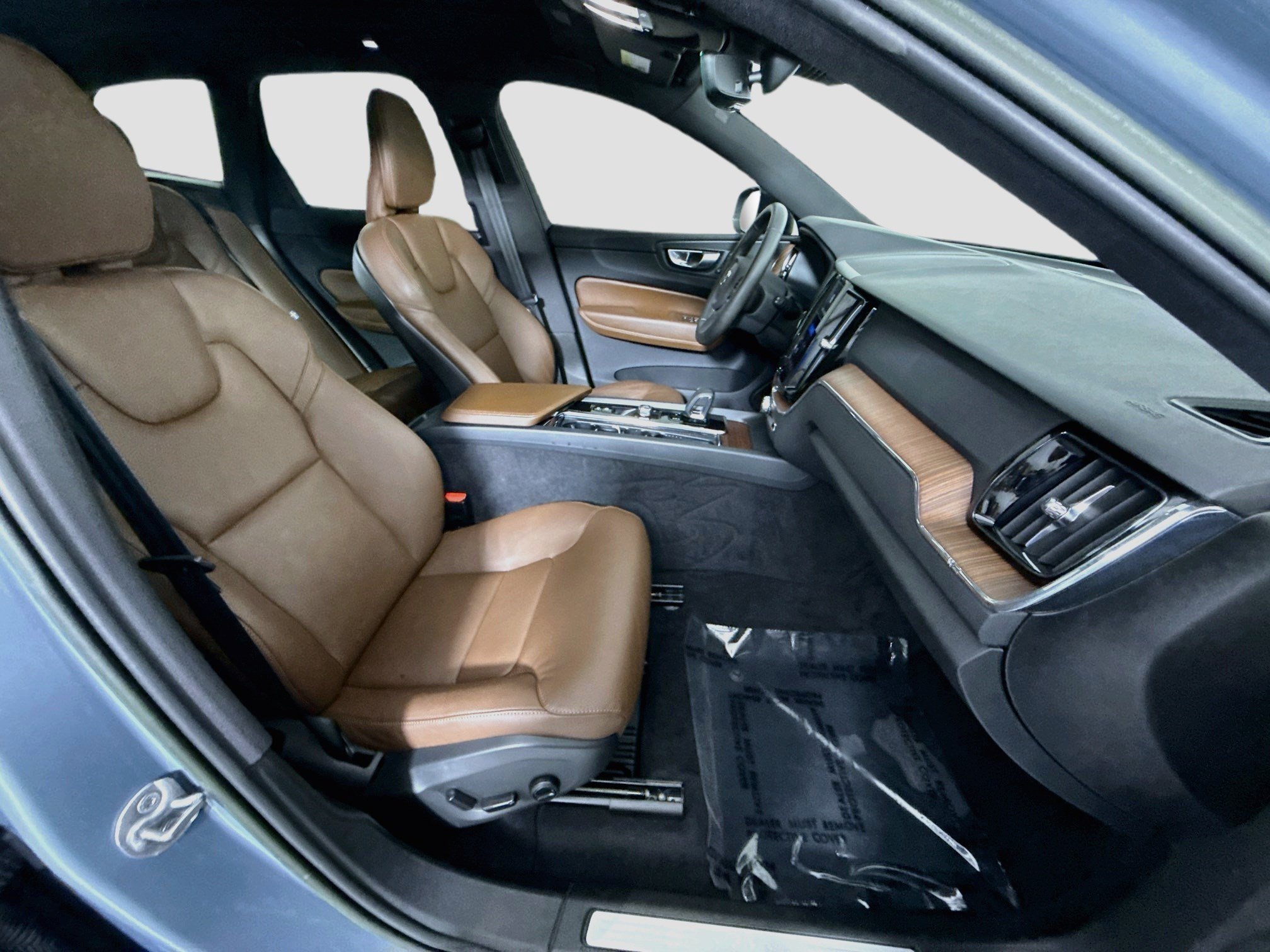 Used 2023 Volvo XC60 B5 Plus FWD image 29