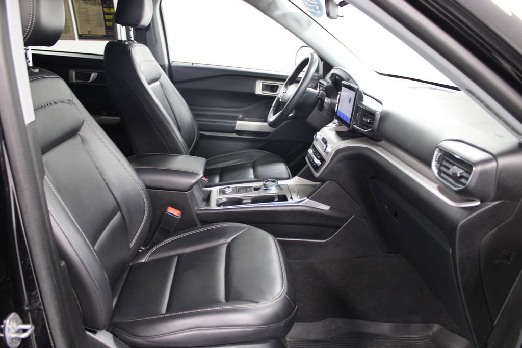 Used 2023 Ford Explorer XLT w/ Equipment Group 202A image 27