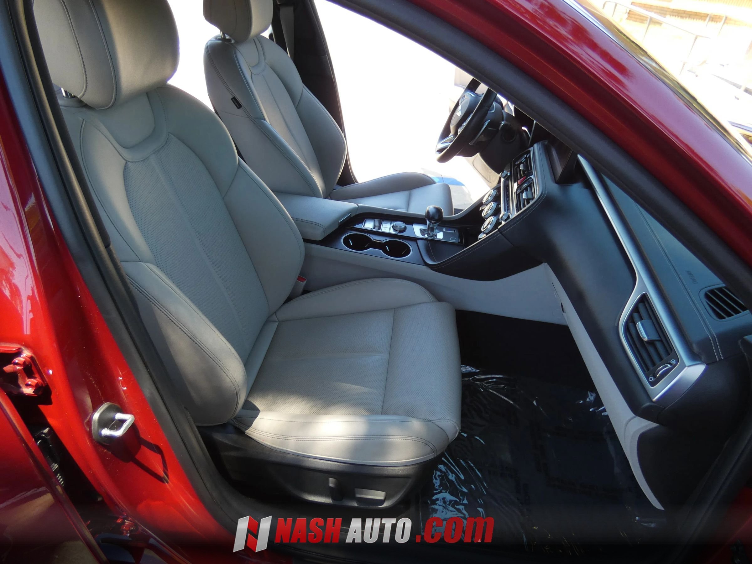 Used 2022 Genesis G70 2.0T RWD image 26