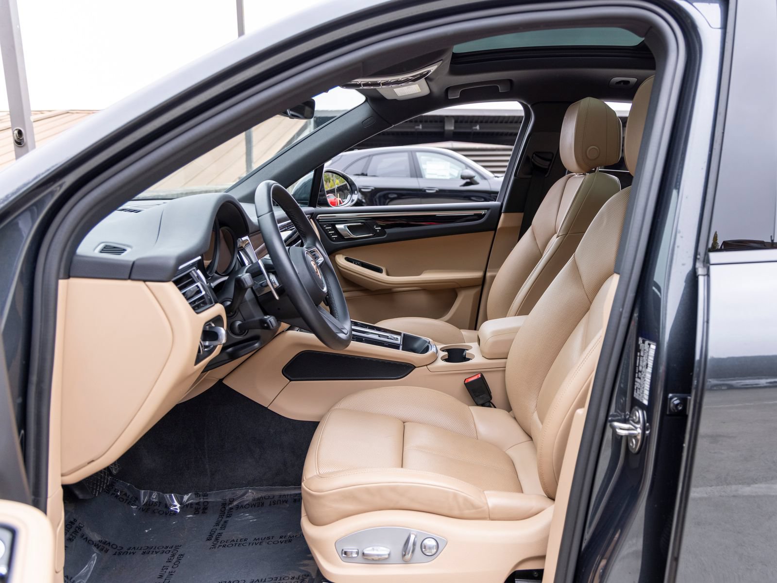 Certified 2023 Porsche Macan AWD/4WD image 30