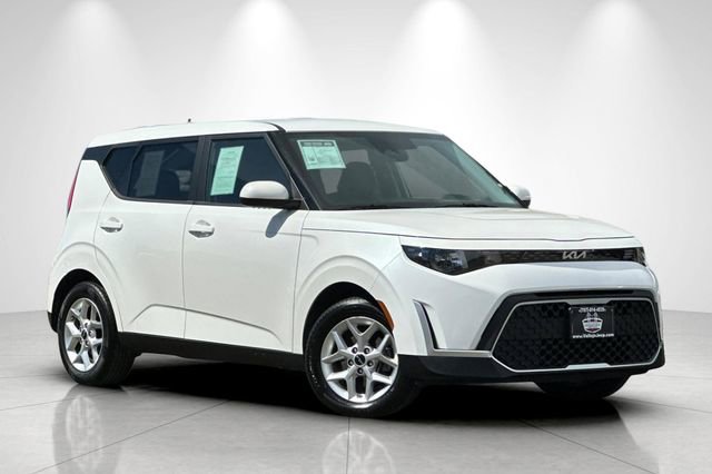 Used 2023 Kia Soul LX w/ LX Technology Package image 2