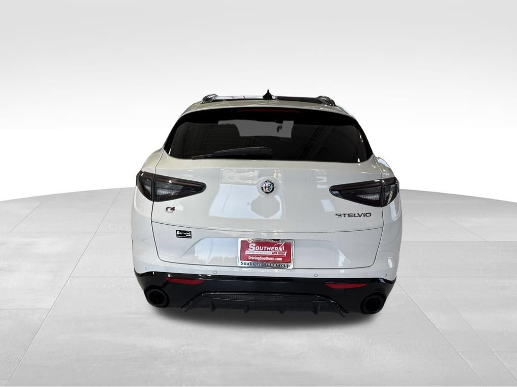 Used 2024 Alfa Romeo Stelvio Veloce AWD/4WD image 7
