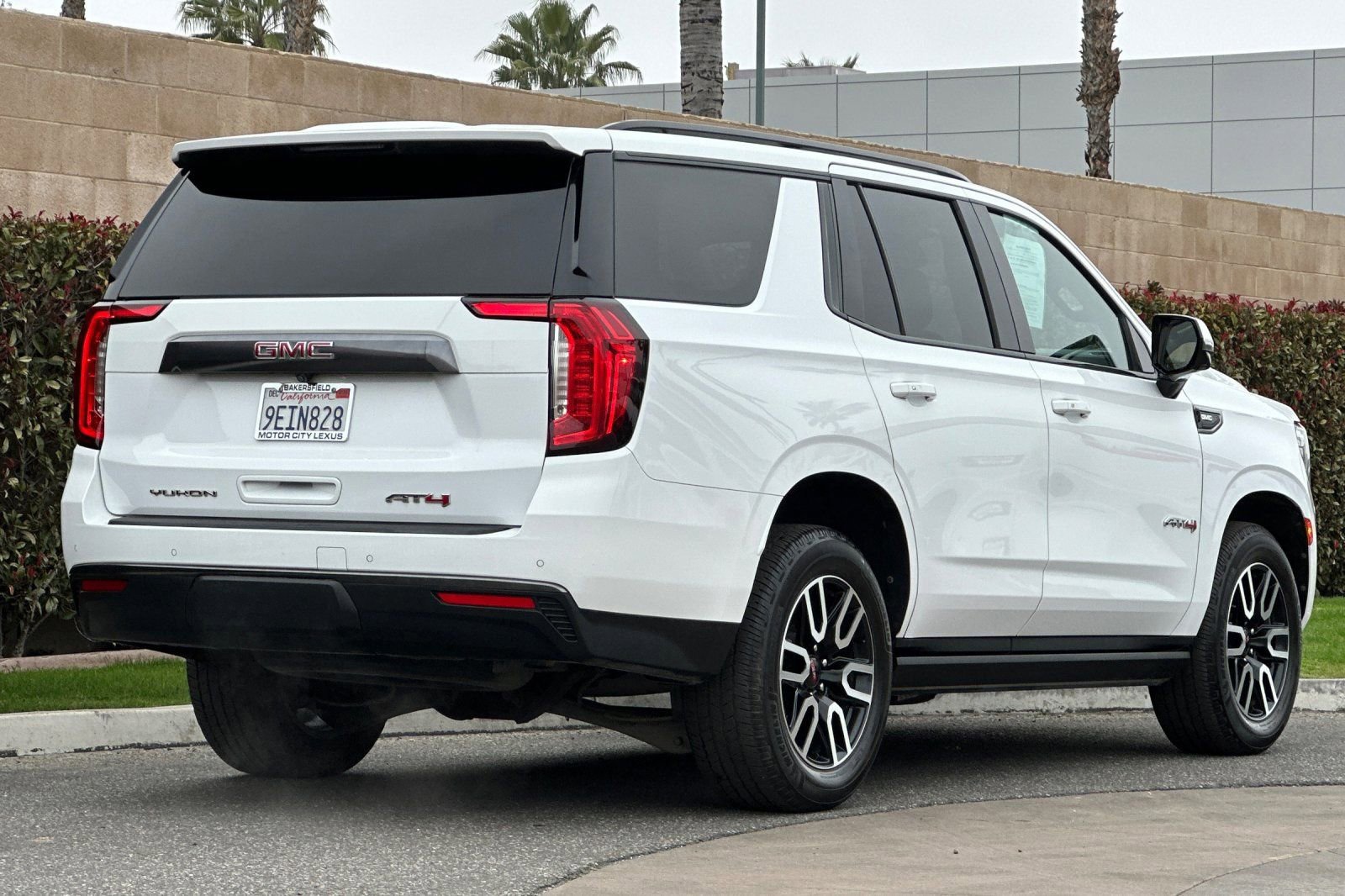 Used 2023 GMC Yukon AT4 w/ AT4 Premium Package image 4