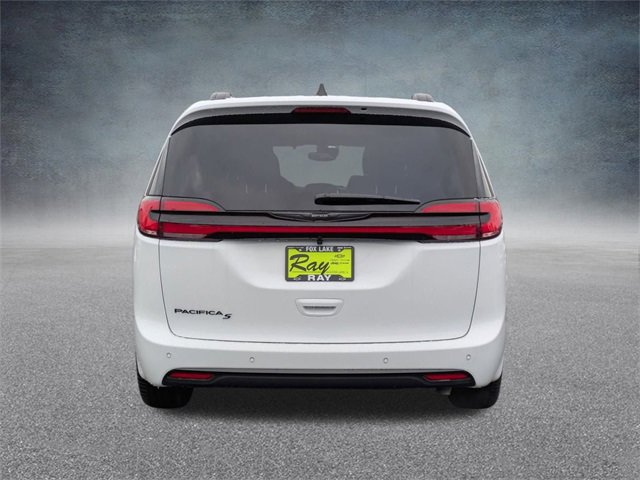 New 2026 Chrysler Pacifica Select w/ S Appearance Package image 5