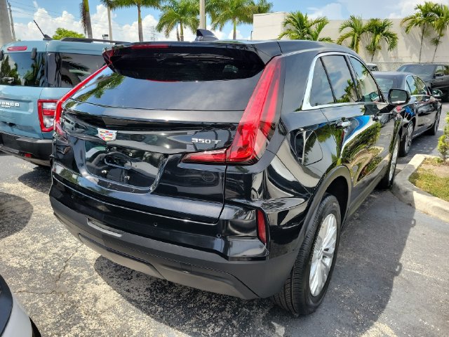 Used 2024 Cadillac XT4 Luxury w/ Cold Weather Package FWD image 3