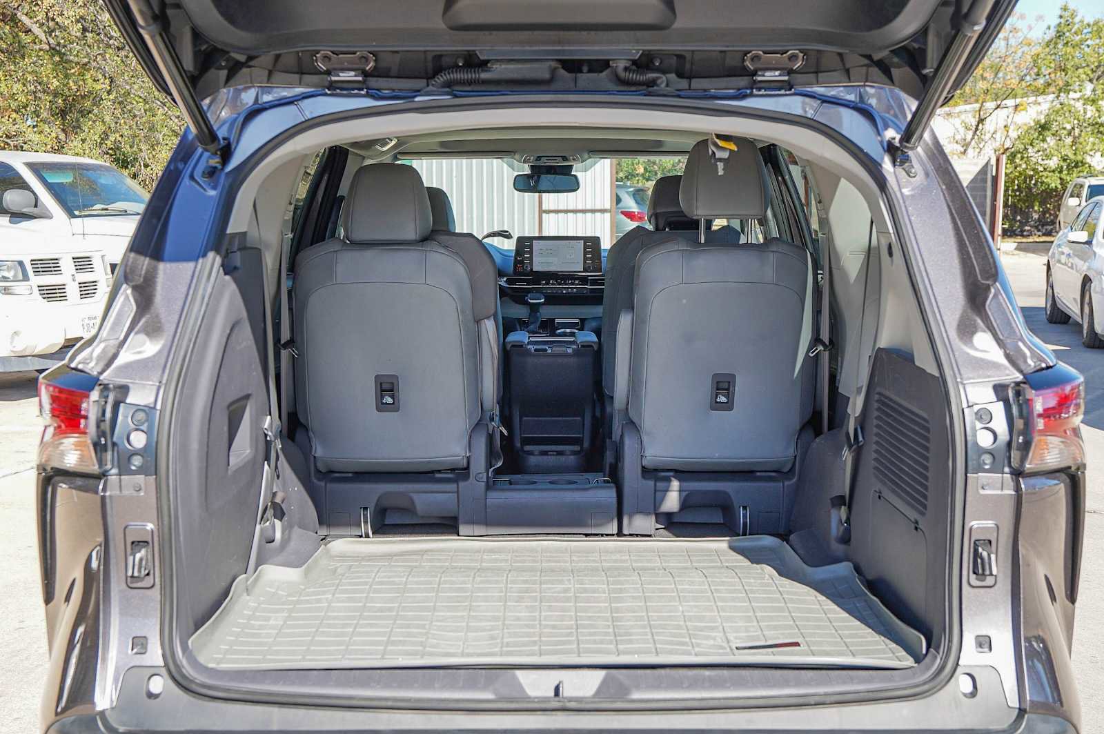 Used 2021 Toyota Sienna XLE image 30