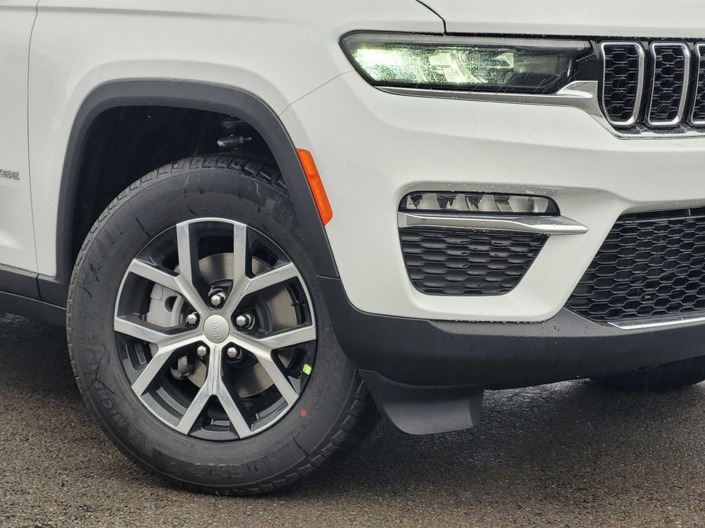 New 2025 Jeep Grand Cherokee Limited w/ Trailer Tow Package AWD/4WD image 2
