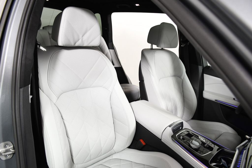 Used 2024 BMW X7 xDrive40i w/ Premium Package image 20