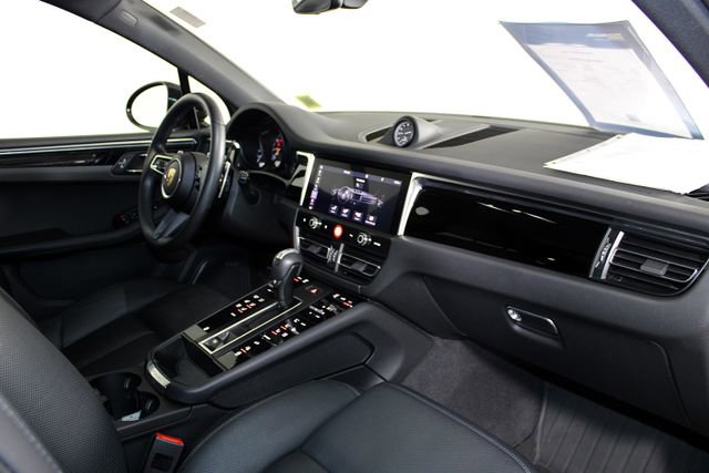 Certified 2024 Porsche Macan image 26