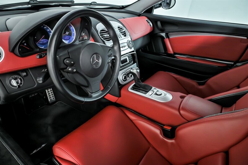 Used 2005 Mercedes-Benz SLR image 25
