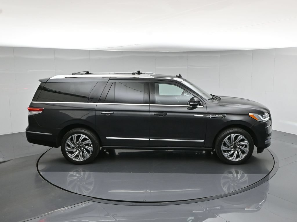 Used 2023 Lincoln Navigator L Reserve AWD/4WD image 43