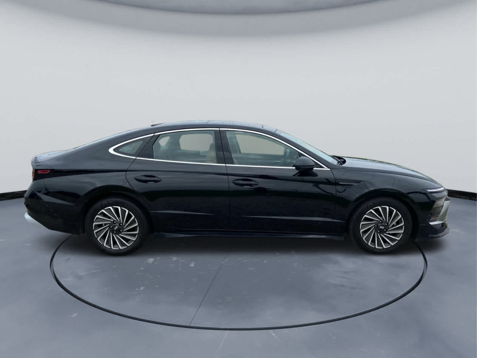 Used 2025 Hyundai Sonata Limited FWD image 6