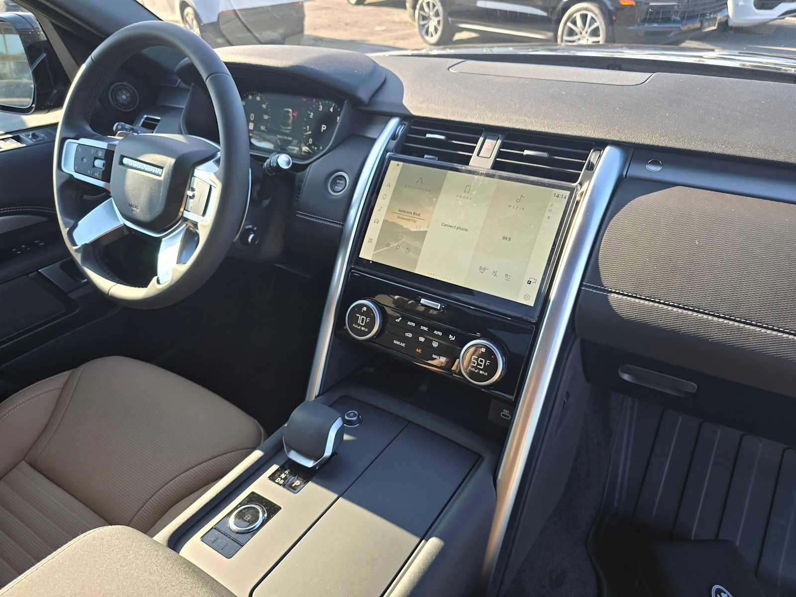 New 2025 Land Rover Discovery Dynamic SE image 10