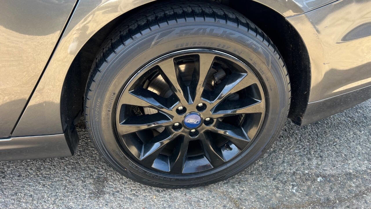 Used 2017 Ford Fusion SE image 32