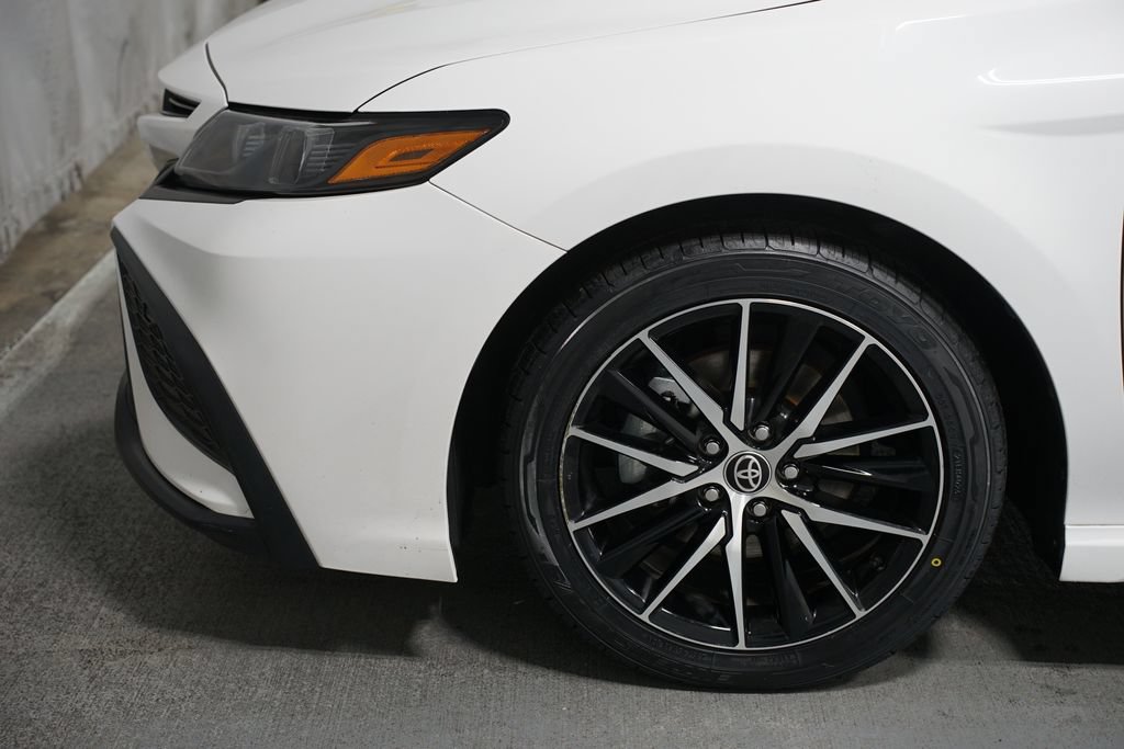 Used 2023 Toyota Camry SE FWD image 5