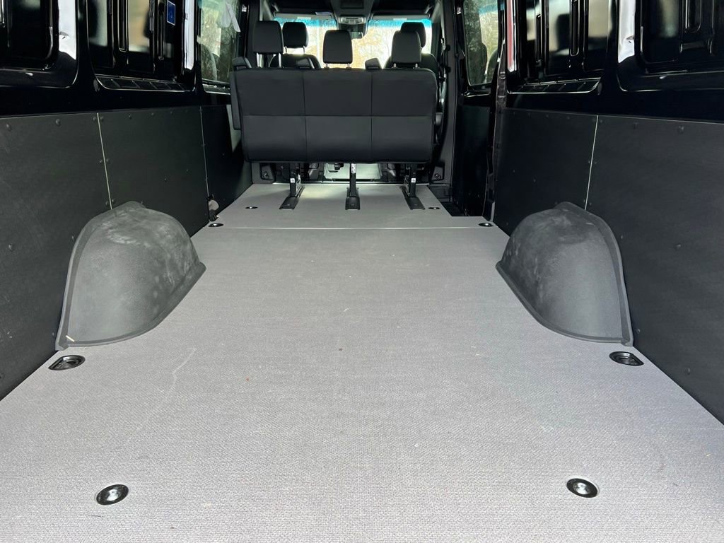 Used 2024 Mercedes-Benz Sprinter 2500 image 17