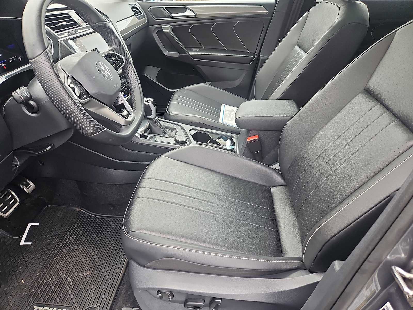 Used 2024 Volkswagen Tiguan SE R-Line image 31