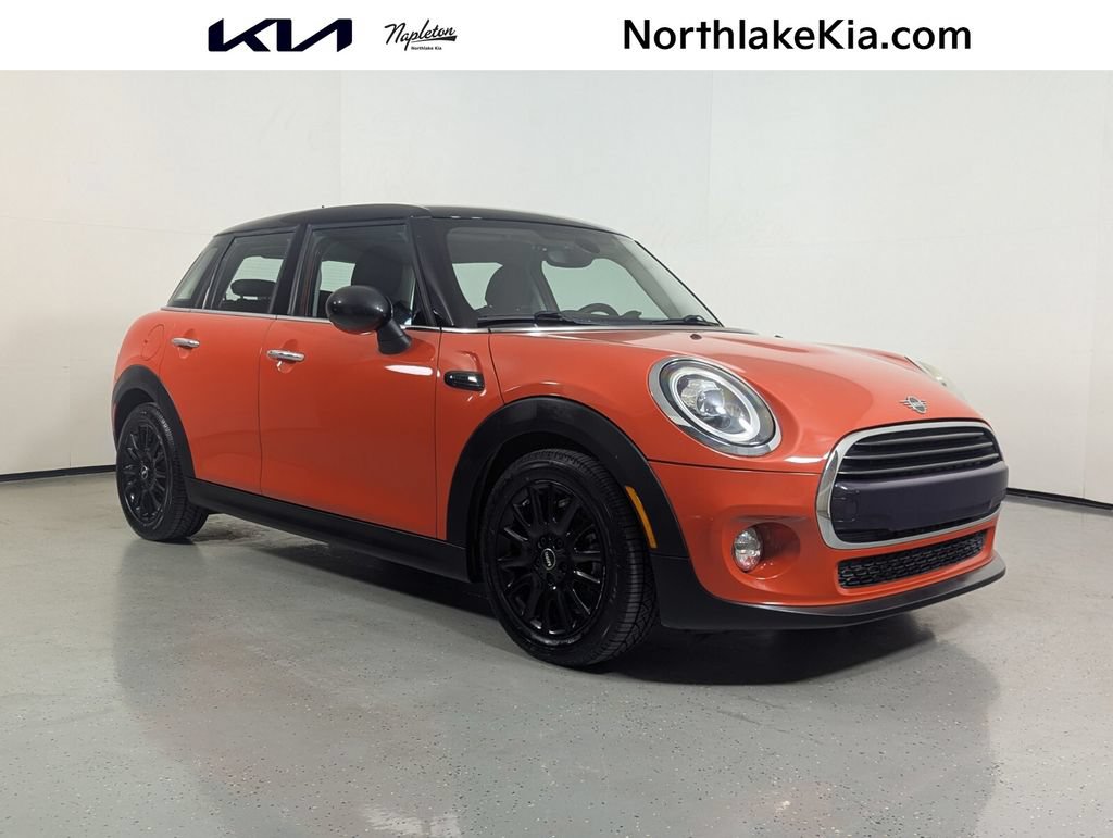 Used 2019 MINI Cooper 4-Door Hardtop FWD image 1