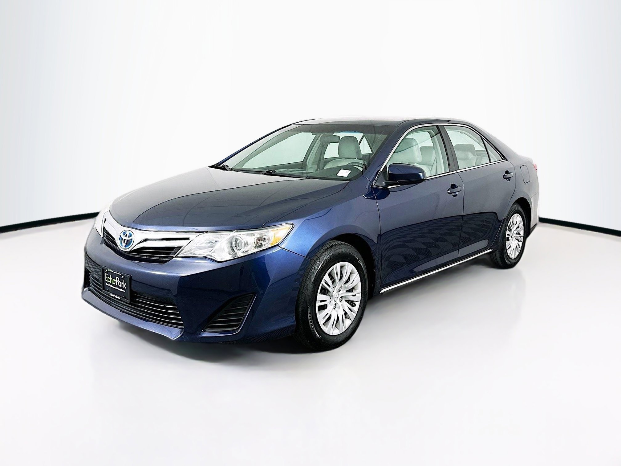 Used 2014 Toyota Camry LE image 3