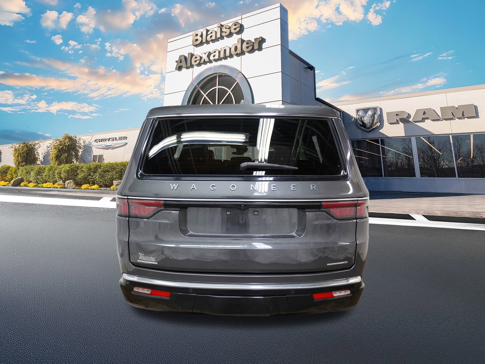 Used 2023 Jeep Wagoneer Series III w/ Preferred Equipment Group image 8