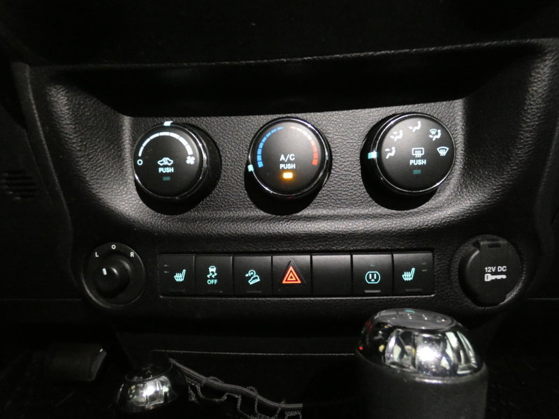 Used 2016 Jeep Wrangler Unlimited Sahara w/ Mopar Chrome Edition Group AWD/4WD image 15
