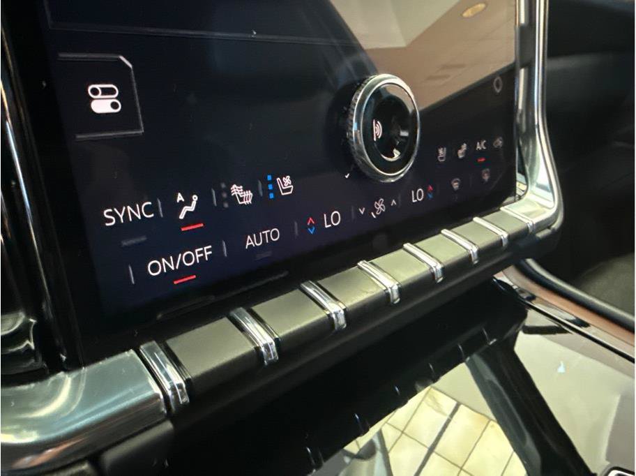 Used 2025 GMC Yukon Denali AWD/4WD image 23