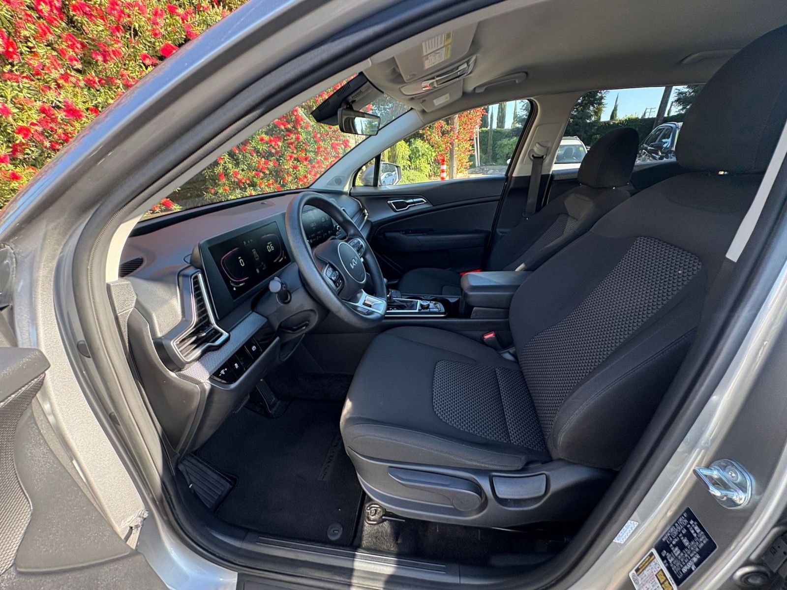 Used 2025 Kia Sportage LX image 25