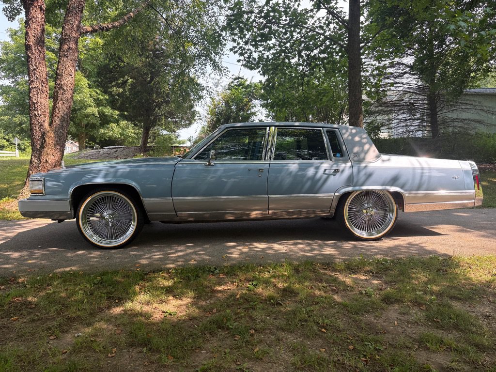 Used 1992 Cadillac Brougham RWD image 8