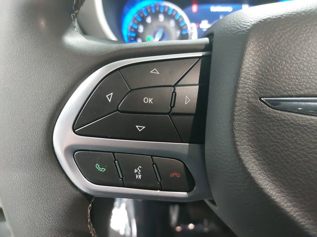 Used 2024 Chrysler Pacifica Touring-L image 17