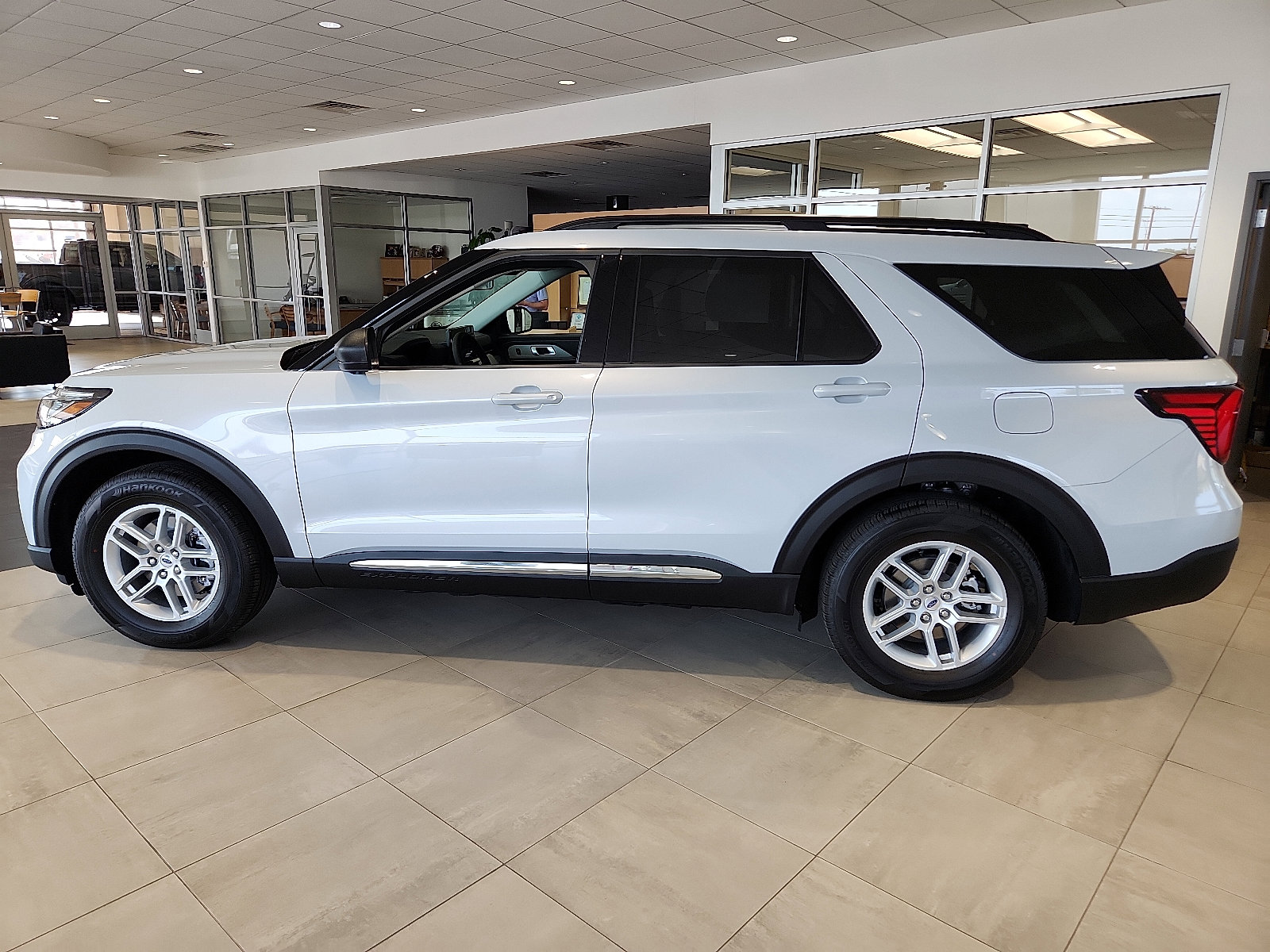 New 2025 Ford Explorer Active w/ Active Comfort Package image 2