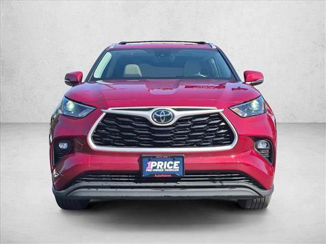 Used 2022 Toyota Highlander XLE FWD image 2