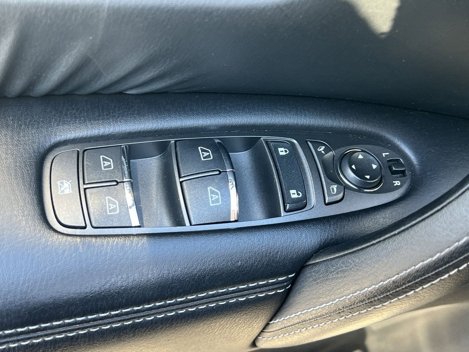 Used 2020 Nissan Armada SL w/ Premium Package image 13