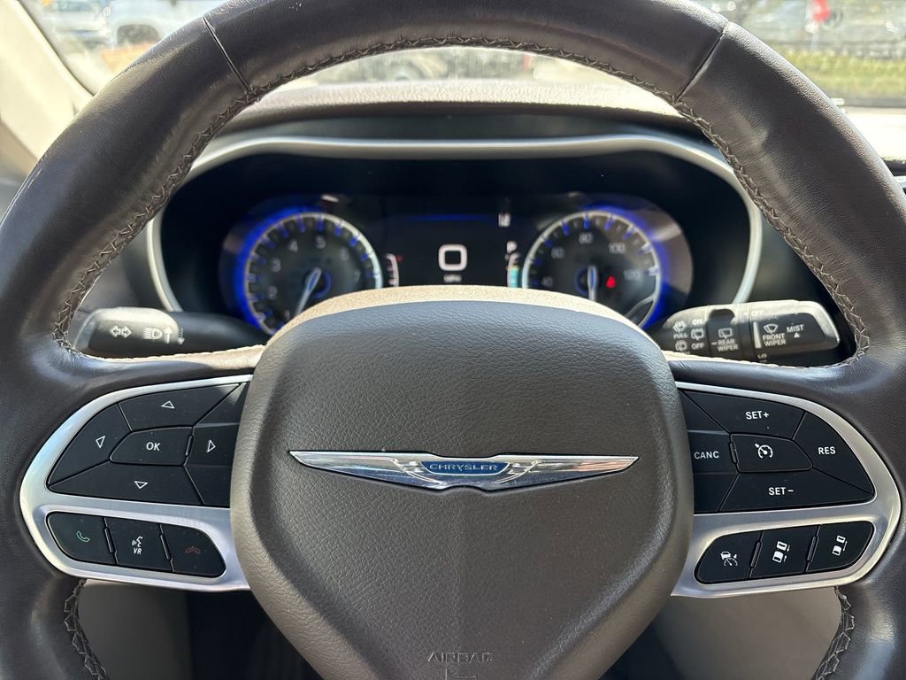 Used 2021 Chrysler Pacifica Touring-L FWD image 13