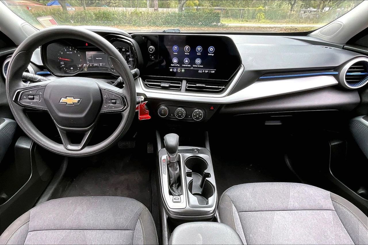 Used 2024 Chevrolet Trax LS w/ LS Convenience Package FWD image 7