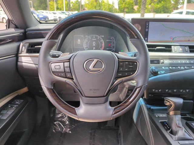Used 2019 Lexus ES 350 w/ Accessory Package FWD image 16