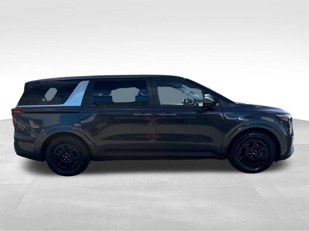 Used 2025 Kia Carnival FWD image 7
