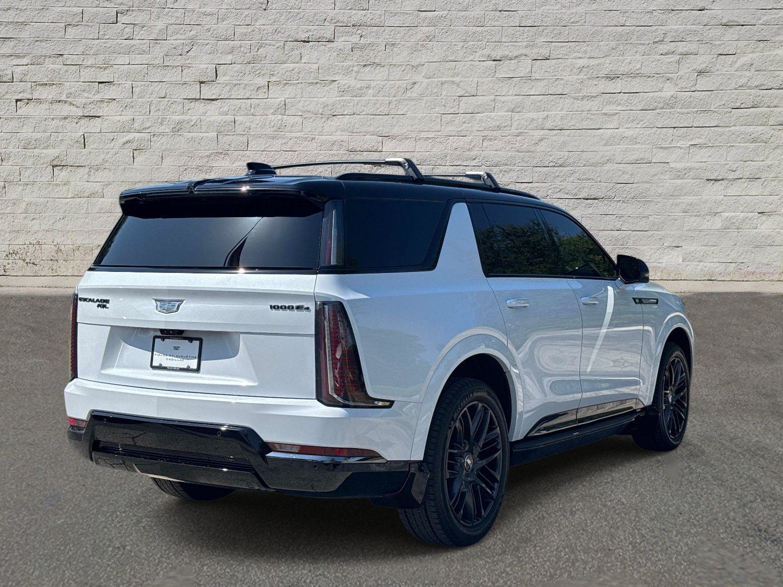 Used 2026 Cadillac Escalade IQL Sport 1 w/ LPO, ONYX Package AWD/4WD image 5