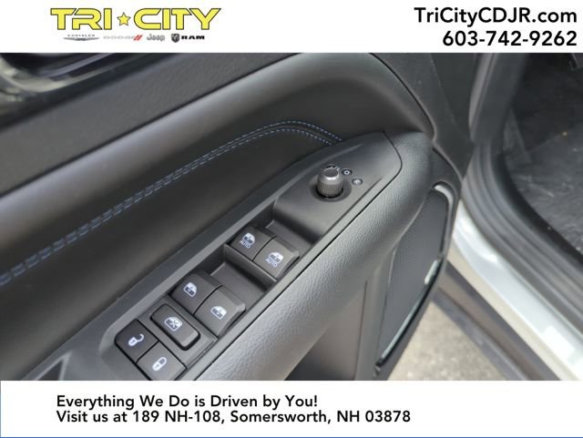 New 2025 Jeep Compass Limited w/ Sun & Sound Group image 11