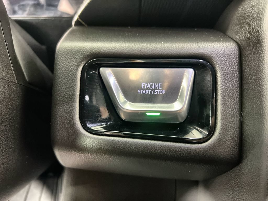 Used 2025 GMC Yukon Elevation w/ Elevation Premium Package AWD/4WD image 18