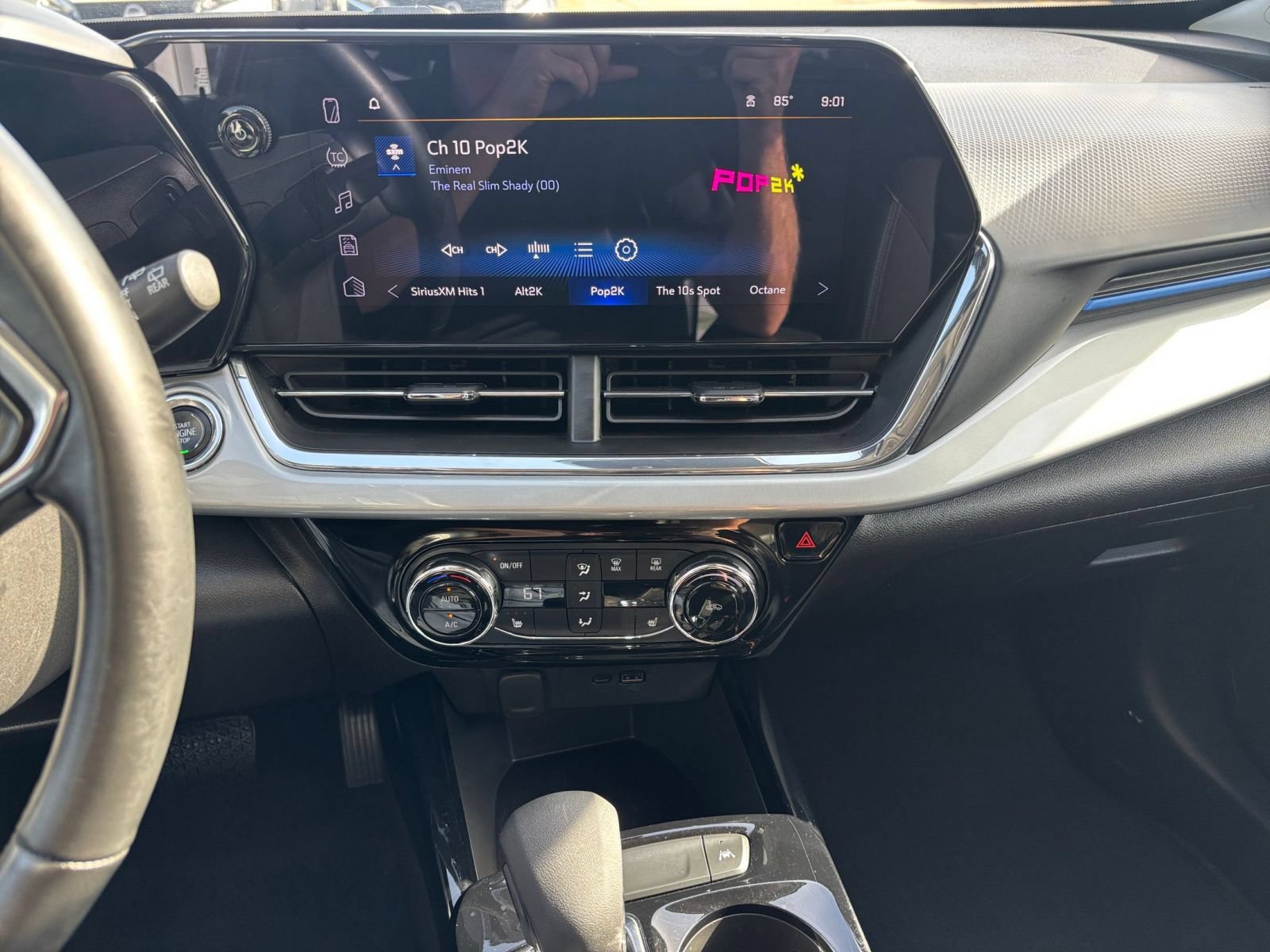 Used 2025 Chevrolet Trax LT w/ LT Convenience Package FWD image 17