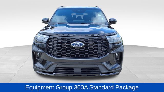 Used 2025 Ford Explorer ST-Line w/ ST-Line Street Pack image 3