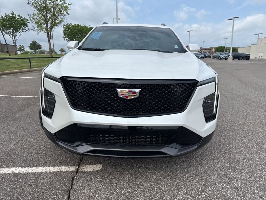 Used 2024 Cadillac XT4 Sport image 2
