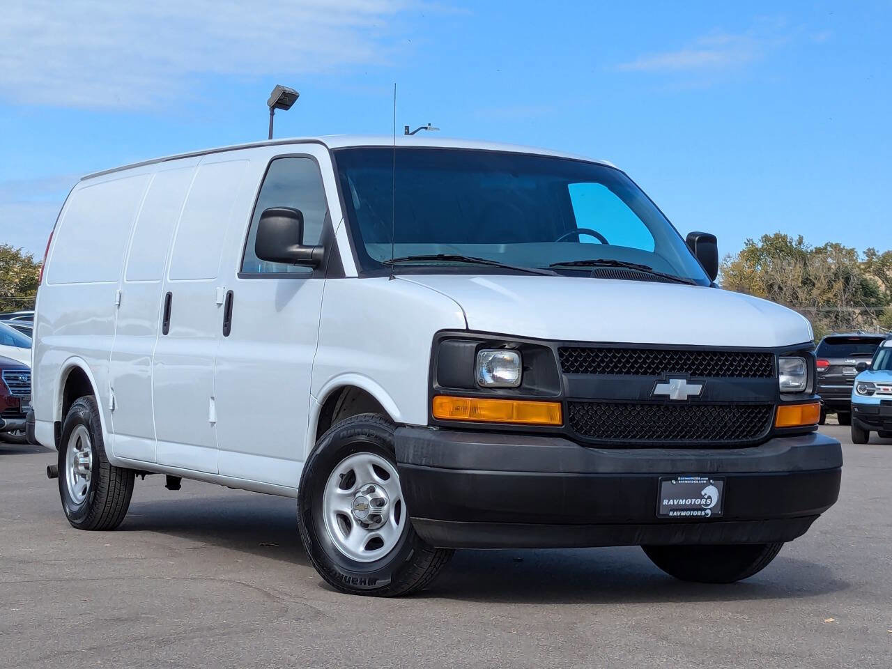 Used 2004 Chevrolet Express 1500 RWD image 25