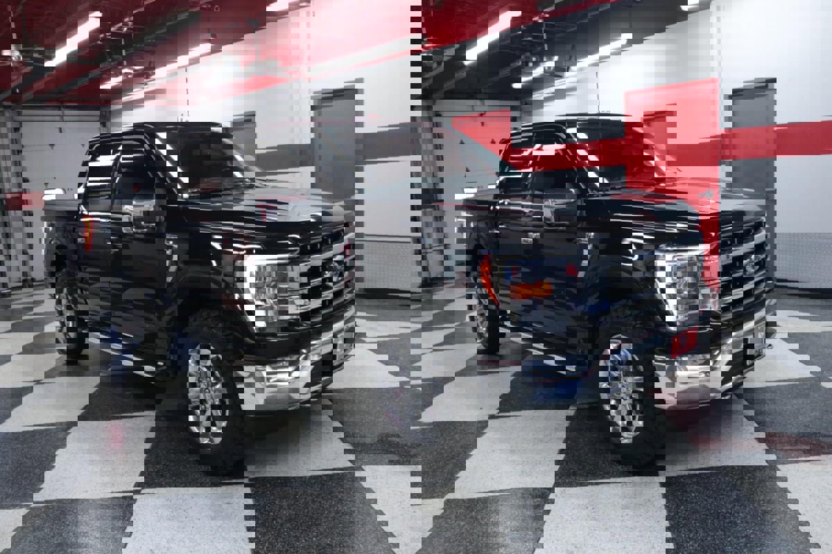 Used 2023 Ford F150 Lariat w/ Trailer Tow Package image 3