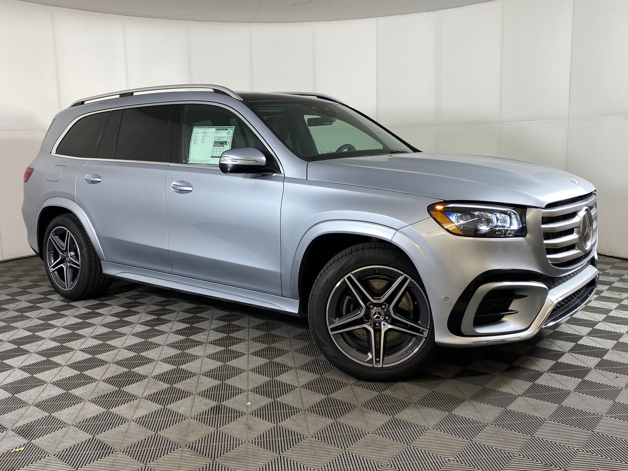 Used 2025 Mercedes-Benz GLS 450 4MATIC image 6
